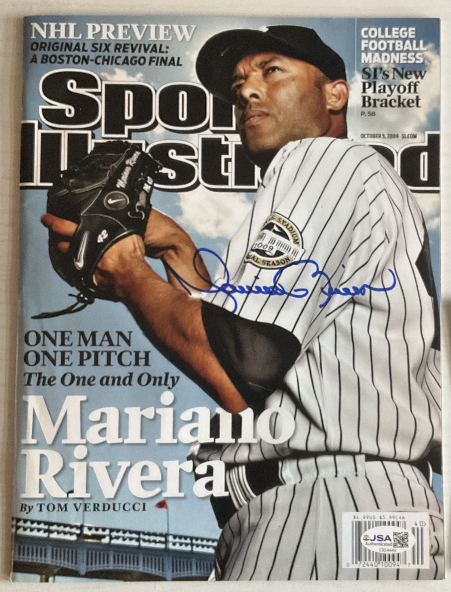 Mariano Rivera Signed Sports Illustrated, October 5, 2009 "One Man One Pitch" Cover (JSA)